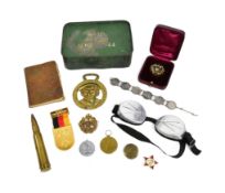 COLLECTION OF ASSORTED MILITARIA