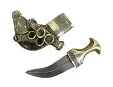 EARLY 20TH CENTURY MIDDLE EASTERN JAMBIYA DAGGER