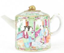 CANTON FAMILLE ROSE FIGURINE TEAPOT WITH LID 清 广彩人物花鸟茶壶