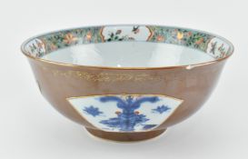 QING DYNASTY BATAVIA BROWN WUCAI BOWL 清 酱釉描金五彩大碗