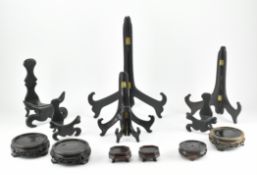 COLLECTION OF WOODEN DISPLAY STANDS 实木展示架一组11件