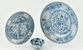 GROUP OF THREE QING EXPORT PLATES AND BOWL 明清青花盘和碗一组