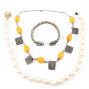COLLECTION OF COSTUME JEWELLERY INCLUDING BAKELITE