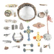 COLLECTION OF WHITE TONE METAL & ENAMEL JEWELLERY & FRAGMENTS