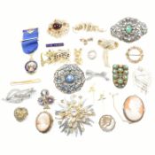 COLLECTION OF COSTUME BROOCH PINS & TWO COMPACTS