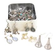 COLLECTION OF SILVER & SILVER PLATED EARRINGS & PENDANT