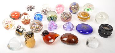 COLLECTION OF VINTAGE 20TH CENTURY GLASS PAPERWEIGHTS
