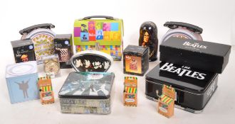 THE BEATLES - COLLECTION OF MEMORABILIA INCL. LUNCHBOXES
