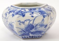 EARLY 20TH CENTURY BLUE & WHITE PORCELAIN CHINESE PLANTER
