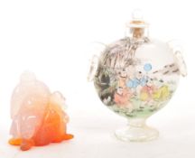 EARLY 20TH CENTURY CHINESE SCENT BOTTLE & AGATE FIGURE