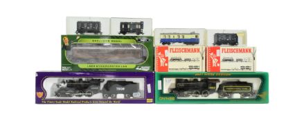 MODEL RAILWAY - ASSORTMENT OF LOCOMOTIVES AND ROLLING STOCK