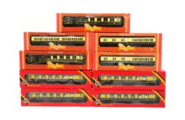 MODEL RAILWAY - HORNBY OO GAUGE LOCOMOTIVE CARRIAGES