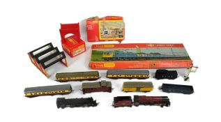 MODEL RAILWAY - COLLECTION OF OO GAUGE LOCOS & ACCESSORIES