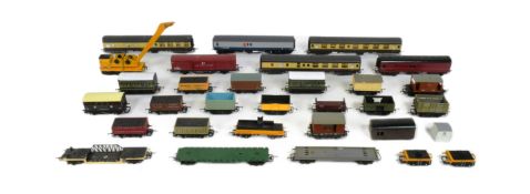 MODEL RAILWAY - COLLECTION OF OO GAUGE ROLLING STOCK