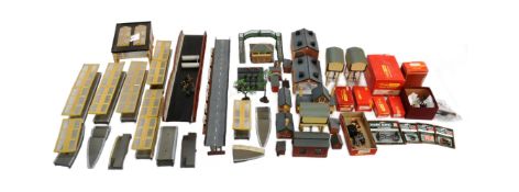 MODEL RAILWAY - COLLECTION OF TRACKSIDE ACCESSORIES