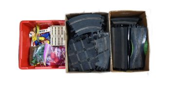 SCALEXTRIC - VINTAGE TRACK PIECES & ACCESSORIES