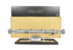 STAR WARS - MASTER REPLICAS - DARTH MAUL SIGNATURE EDITION LIGHTSABER