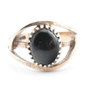 HALLMARKED 9CT GOLD & ONYX RING