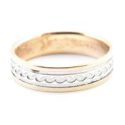 HALLMARKED 9CT GOLD TWO-TONE ENGRAVED BAND RING