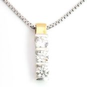 18CT WHITE GOLD & DIAMOND PENDANT NECKLACE