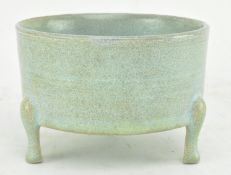 GUAN-TYPE TRIPOD CENSER 仿官窑短紋三足炉