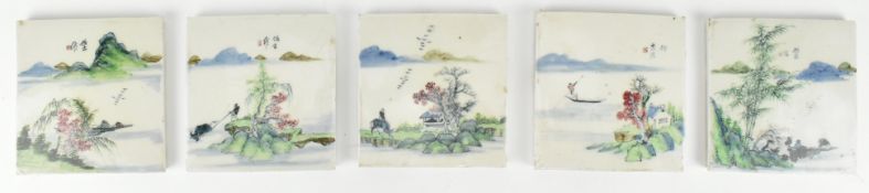 FIVE WU JINHE FAMILLE ROSE PORCELAIN TILES 民初 吴锦合粉彩瓷片
