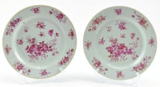 PAIR OF QIANLONG FAMILLE ROSE OGEE CHAGERS 清 乾隆粉彩花卉盘一对
