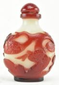 QING PEKING GLASS OVERLAY SNUFF BOTTLE 清 白底套红福禄寿琉璃鼻烟壶