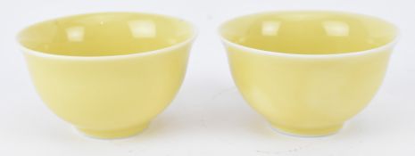 PAIR OF YELLOW GLAZED PORCELAIN TEA BOWL 成化款 黄釉茶杯一对