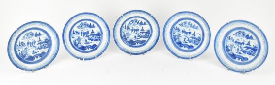 FIVE BLUE AND WHITE LANDSCAPE PLATES 清 青花 山水盘五件