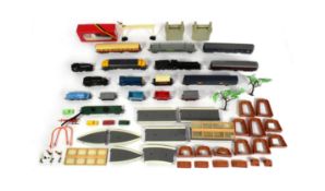 MODEL RAILWAY - ASSORTED OO GAUGE LOCOMOTIVE & ACCESSORIES