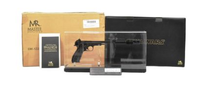 STAR WARS - MASTER REPLICAS - PRINCESS LEIA BLASTER SIGNATURE EDITION