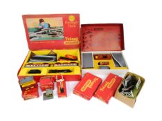MODEL RAILWAY - TRIANG OO GAUGE TRAINSET & ACCESSORIES