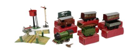MODEL RAILWAY - HORNBY O GAUGE CLOCKWORK LOCO & ACCESSORIES
