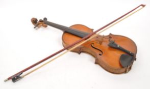20TH CENTURY FULL SIZED 4/4 VIOLIN WITH BOW - NO LABEL INSIDE