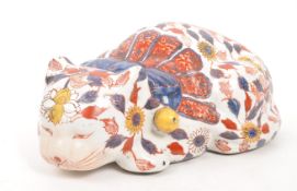 LARGE EARLY 20TH CENTURY CHINESE IMARI SLEEPING CAT FIGURE