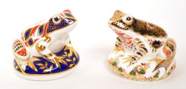 ROYAL CROWN DERBY - PAIR OF IMARI FROG PAPERWEIGHTS