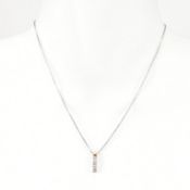 18CT WHITE GOLD & DIAMOND PENDANT NECKLACE