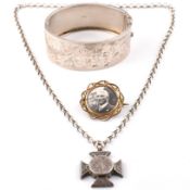 HALLMARKED SILVER JEWELLERY & YELLOW METAL BROOCH