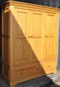 OAK FURNITURE LAND MANNER - CONTEMPORARY TRIPLE WARDROBE