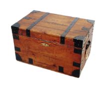 19TH CENTURY TRAVELLING TRUNK