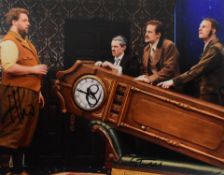 THE PLAY THAT GOES WRONG / MISCHIEF THEATRE - CAST SIGNED 8X10