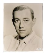 SIR ALEC GUINNESS (1914-2000) - SIGNED 8X10