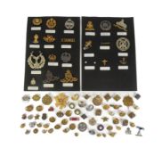 COLLECTION OF WORLD WAR CAP BADGES & UNIFORM BUTTONS