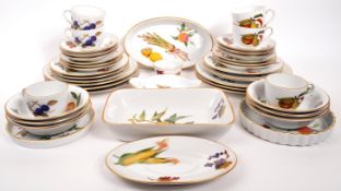 20TH CENTURY ROYAL WORCESTER TEA & DINNER SERVICE