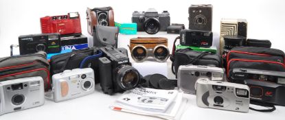 LARGE COLLECTION OF VINTAGE CAMERAS