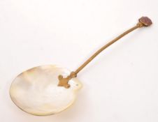 EARLY 20TH CENTURY MOTHER OF PEARL SAPHIRET CAVIAR SPOON