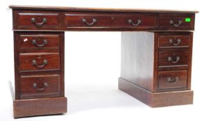 EARLY 20TH CENTURY EDWARDIAN PINE TWIN PEDESTAL DESK