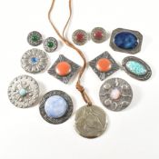 COLLECTION OF VINTAGE METAL JEWELLERY