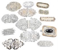 COLLECTION OF ANTIQUE & LATER METAL BELT BUCKLES & BROOCH PINS